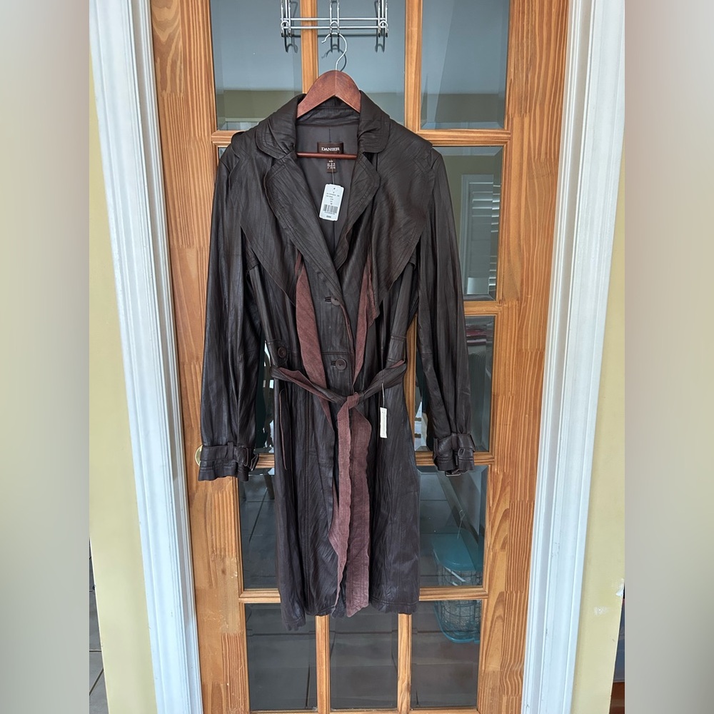 Danier Women's Brown Leather Trench Coat with Belt - Picture 2 of 16